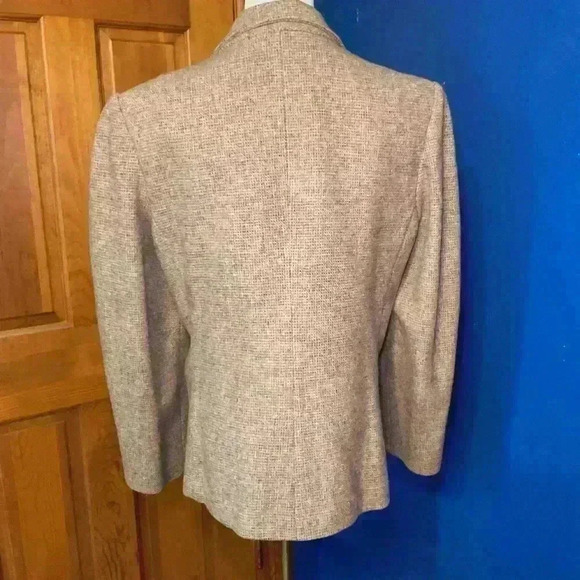 Wool Blazer made in Uruguay. Brown/tan tweed with cream lining. Size 15/16 - Picture 3 of 7
